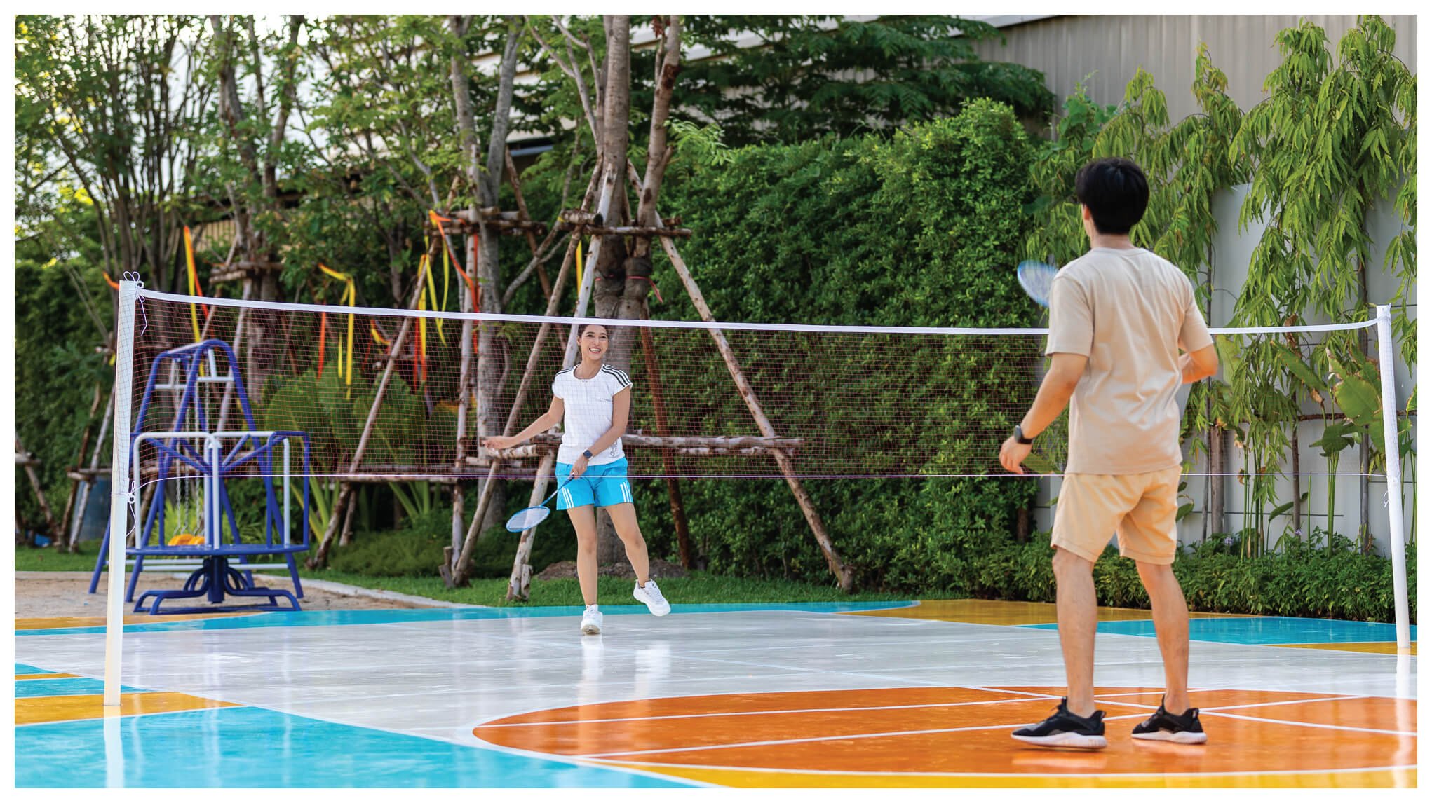 family play batminton